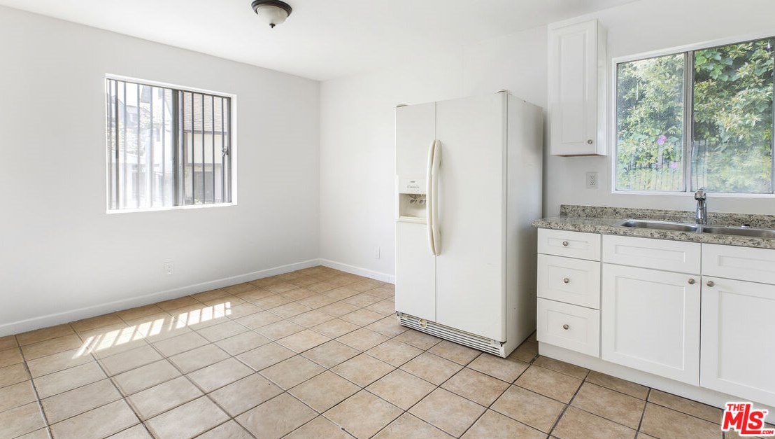 961 Edgeware Rd, Los Angeles CA  90026-5635 exterior