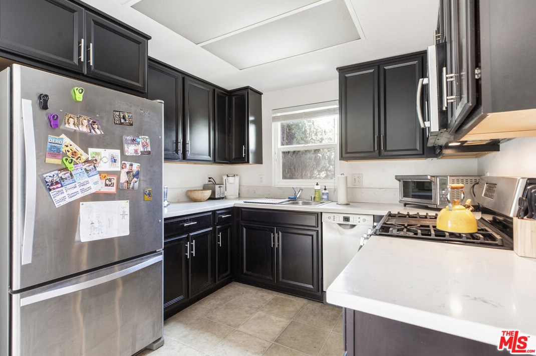 961 Edgeware Rd, Los Angeles CA  90026-5635 exterior