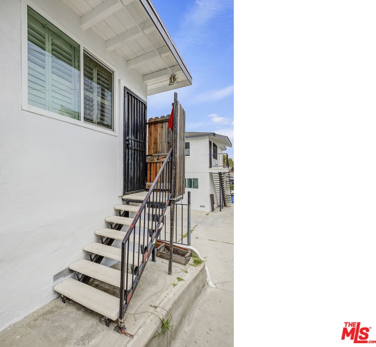 961 Edgeware Rd, Los Angeles CA  90026-5635 exterior