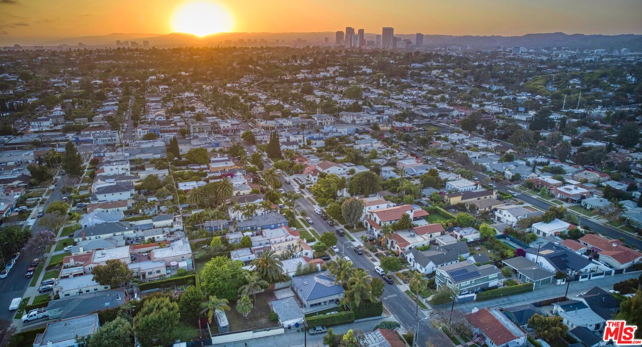 8902 Gibson St, Los Angeles CA  90034-2422 exterior