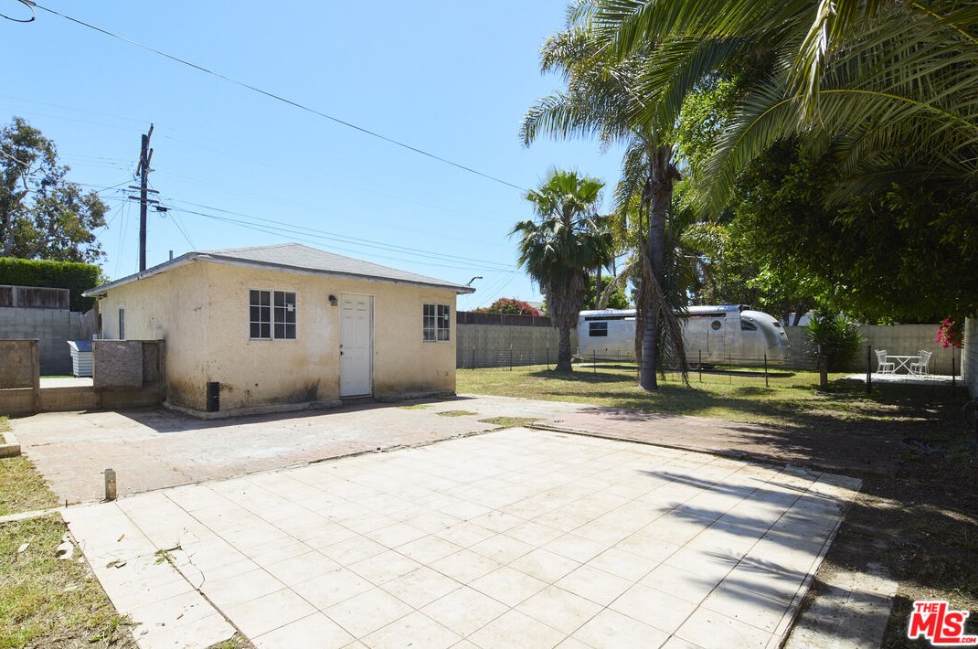 8902 Gibson St, Los Angeles CA  90034-2422 exterior