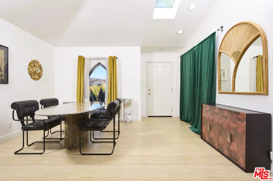 8902 Gibson St, Los Angeles CA  90034-2422 exterior