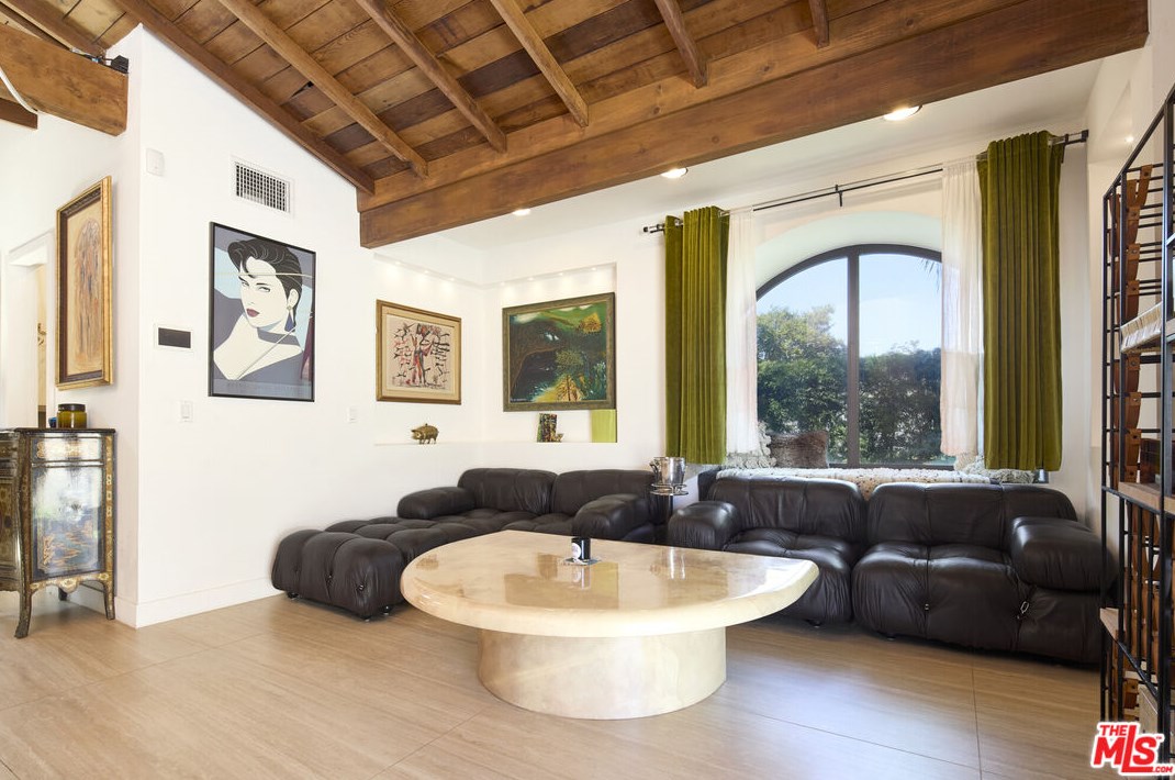 8902 Gibson St, Los Angeles CA  90034-2422 exterior