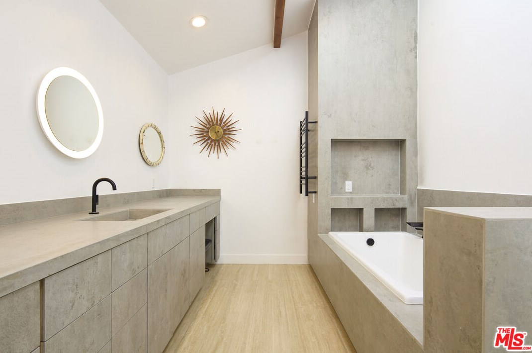 8902 Gibson St, Los Angeles CA  90034-2422 exterior