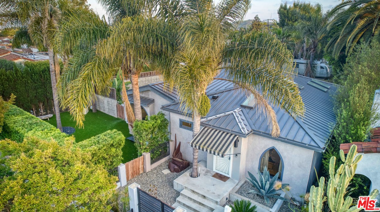 8902 Gibson St, Los Angeles CA  90034-2422 exterior