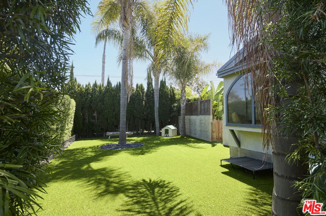 8902 Gibson St, Los Angeles CA  90034-2422 exterior