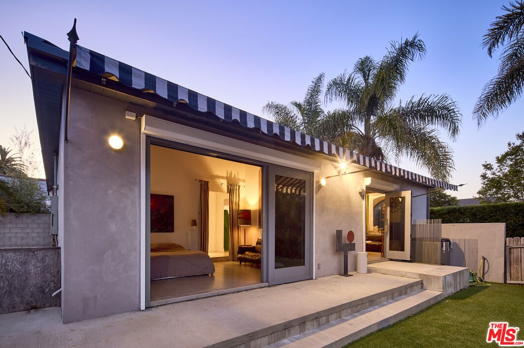 8902 Gibson St, Los Angeles CA  90034-2422 exterior