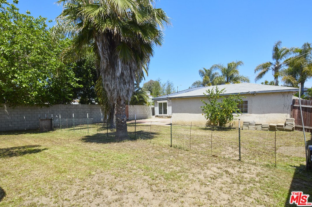 8902 Gibson St, Los Angeles CA  90034-2422 exterior