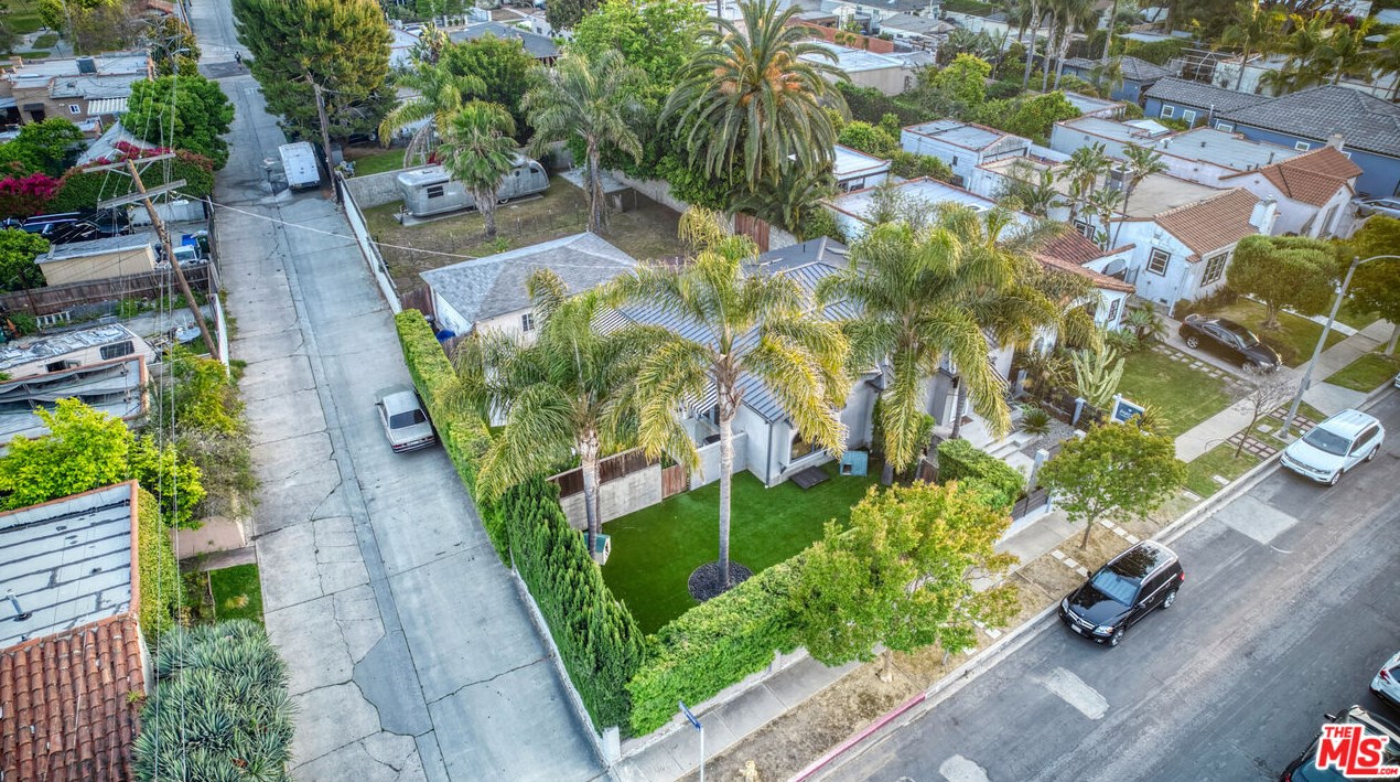8902 Gibson St, Los Angeles CA  90034-2422 exterior