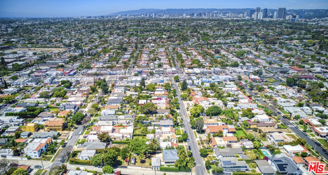 8902 Gibson St, Los Angeles CA  90034-2422 exterior