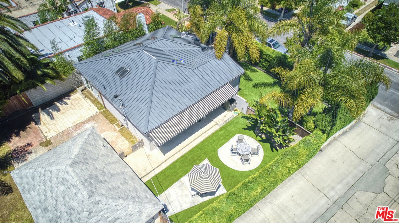 8902 Gibson St, Los Angeles CA  90034-2422 exterior