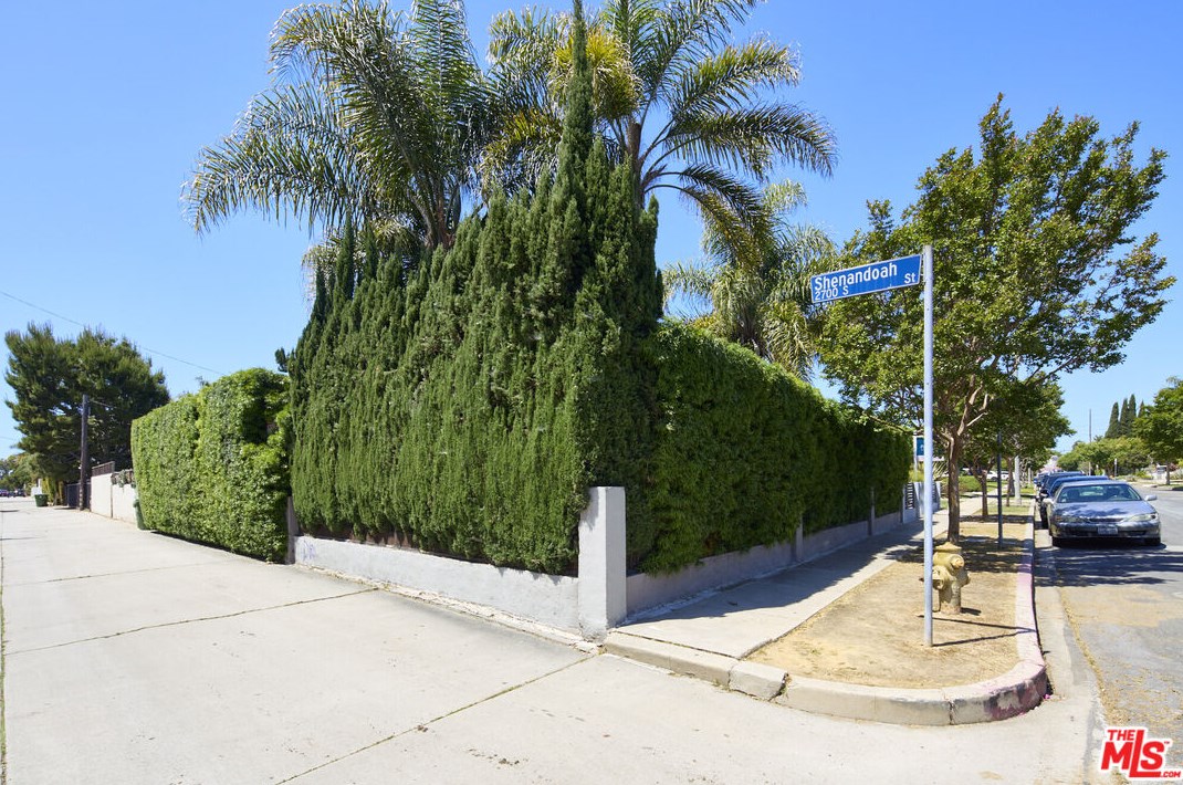 8902 Gibson St, Los Angeles CA  90034-2422 exterior