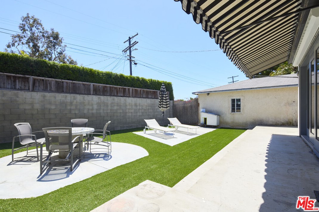 8902 Gibson St, Los Angeles CA  90034-2422 exterior
