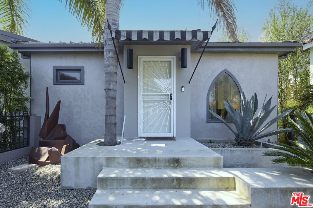 8902 Gibson St, Los Angeles CA  90034-2422 exterior