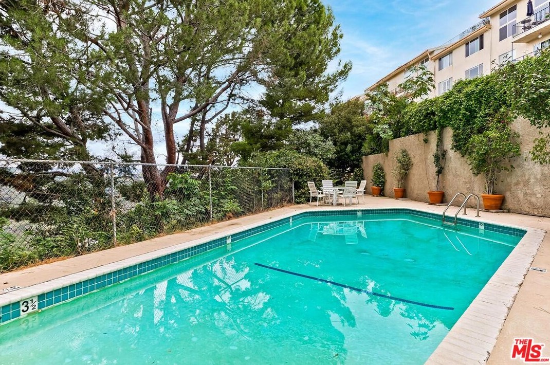 2345 Roscomare Rd, Los Angeles CA  90077-1837 exterior