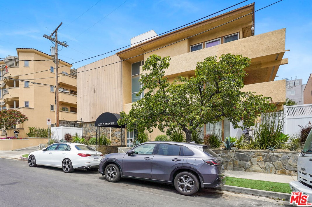 1020 Granville Ave, Los Angeles CA  90049-6031 exterior