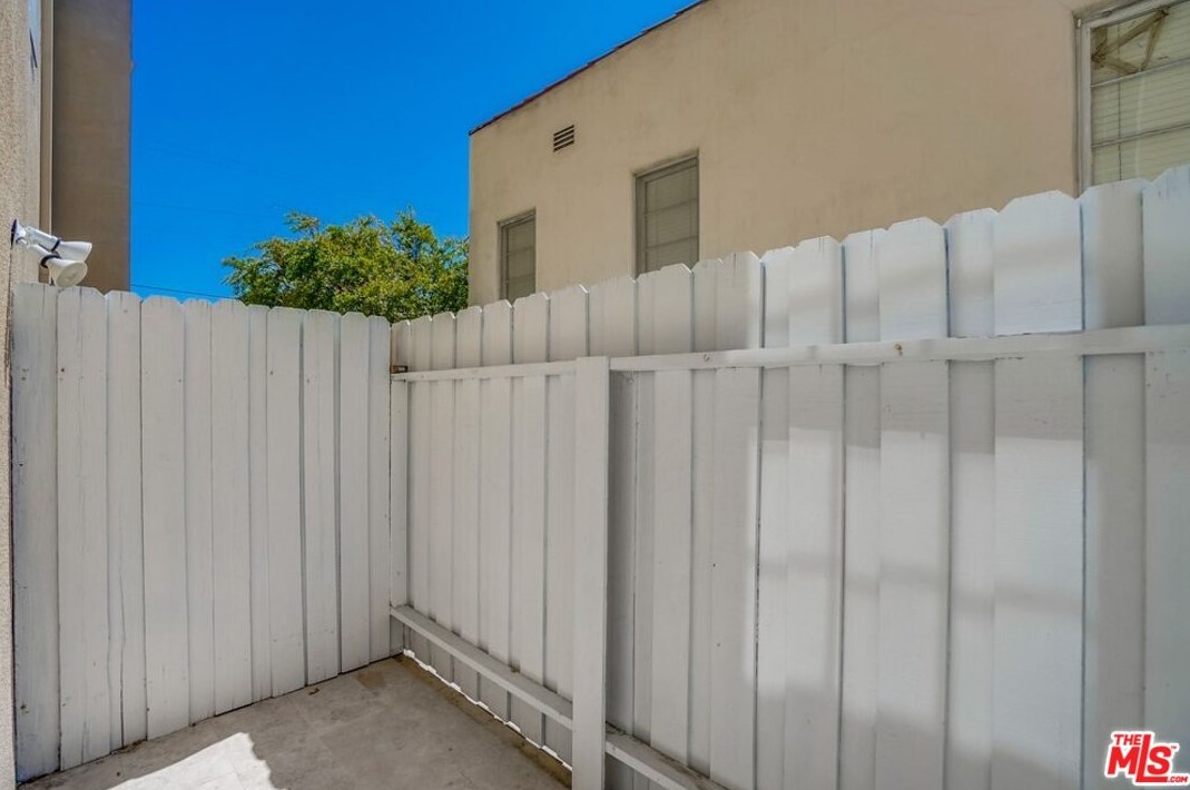 1034 Shenandoah St, Los Angeles CA  90035-2169 exterior