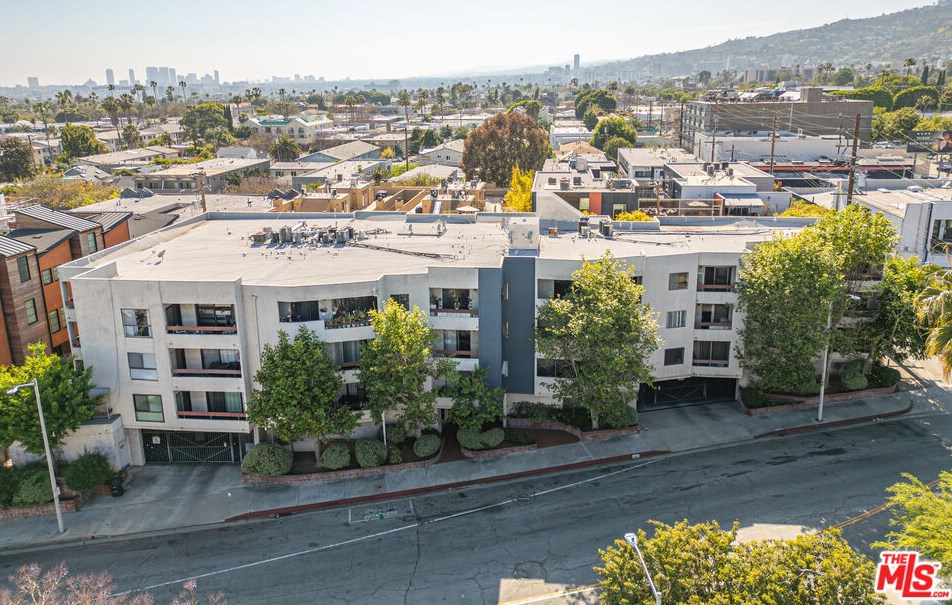 1037 Vista St, Los Angeles CA  90046-6642 exterior