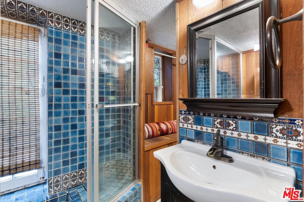 8868 Lookout Mountain Ave, Los Angeles CA  90046-1820 exterior