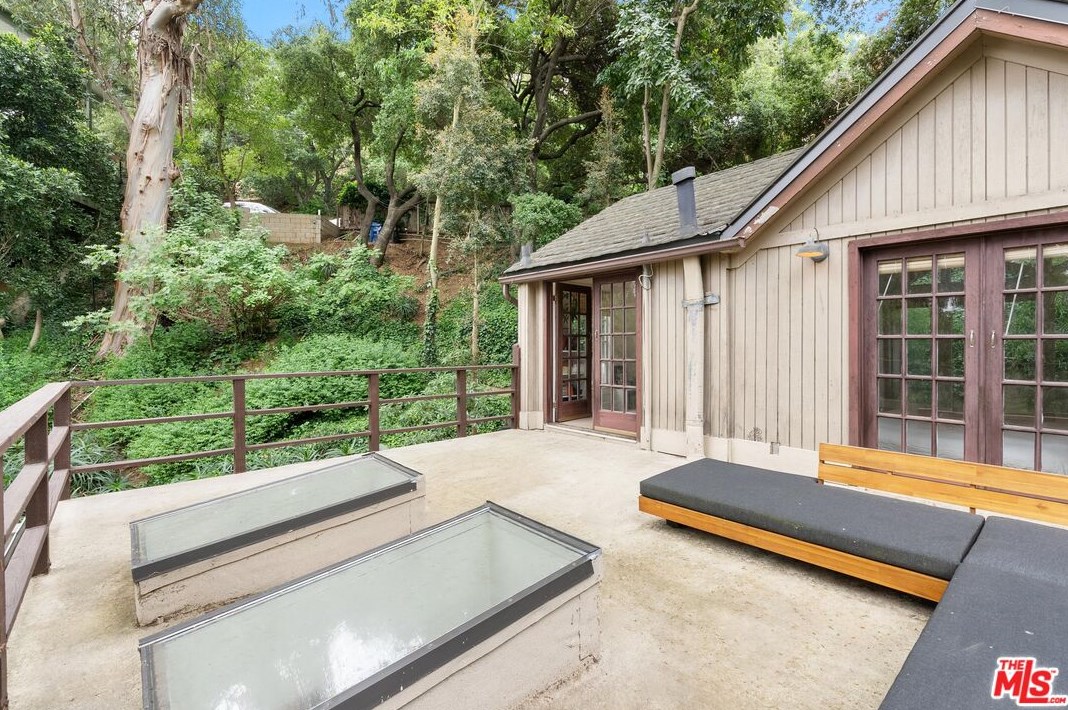 8868 Lookout Mountain Ave, Los Angeles CA  90046-1820 exterior