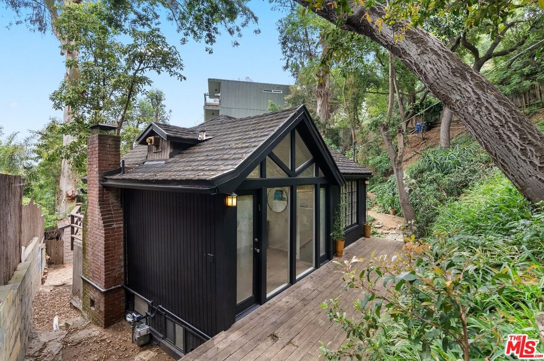 8868 Lookout Mountain Ave, Los Angeles CA  90046-1820 exterior