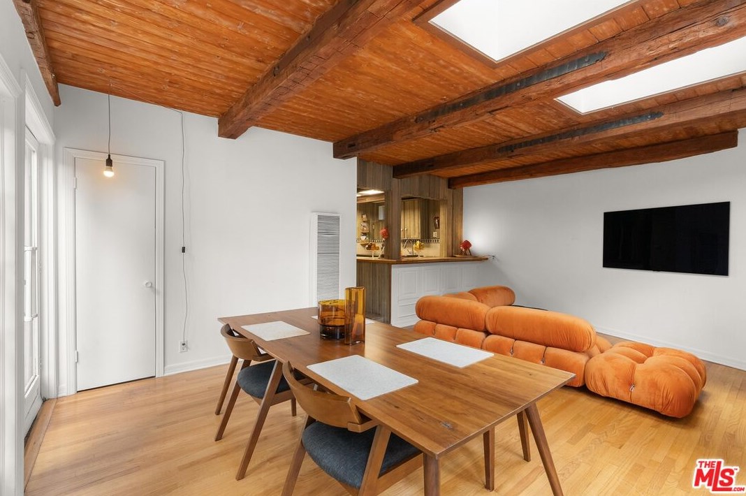 8868 Lookout Mountain Ave, Los Angeles CA  90046-1820 exterior