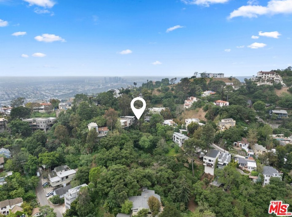 8868 Lookout Mountain Ave, Los Angeles CA  90046-1820 exterior