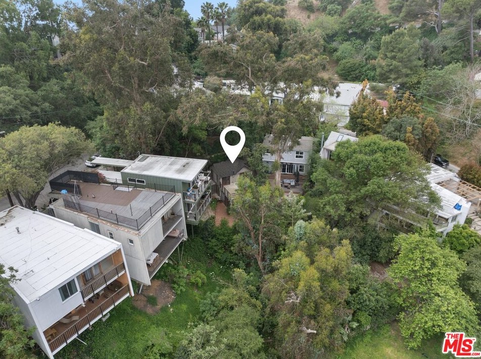 8868 Lookout Mountain Ave, Los Angeles CA  90046-1820 exterior