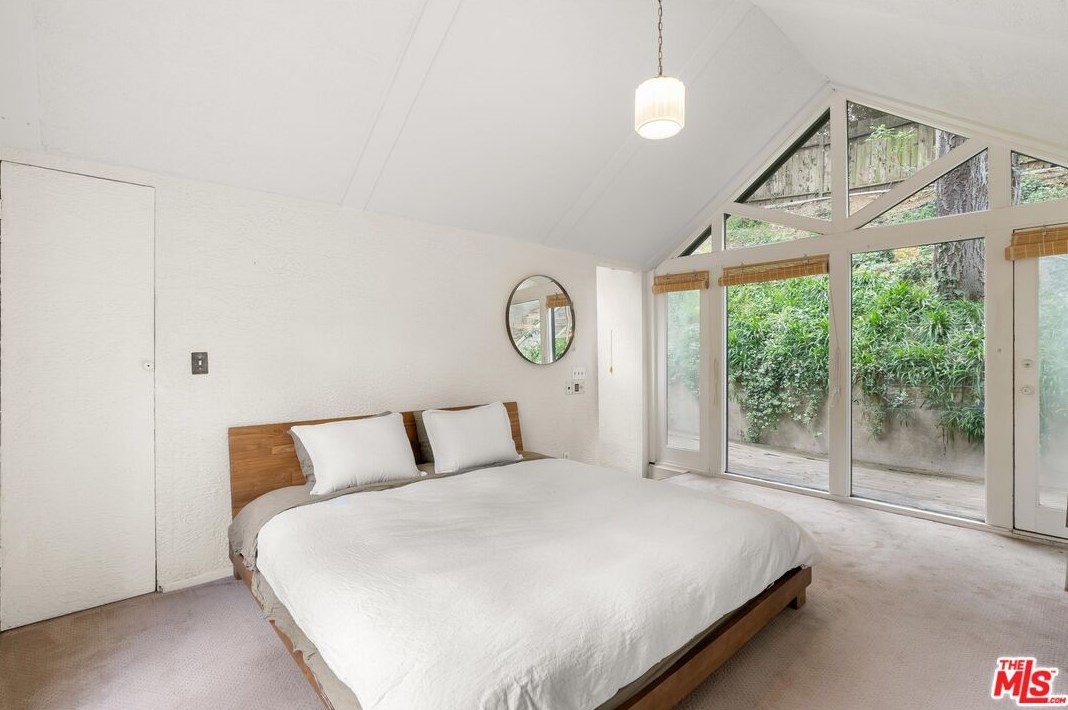 8868 Lookout Mountain Ave, Los Angeles CA  90046-1820 exterior