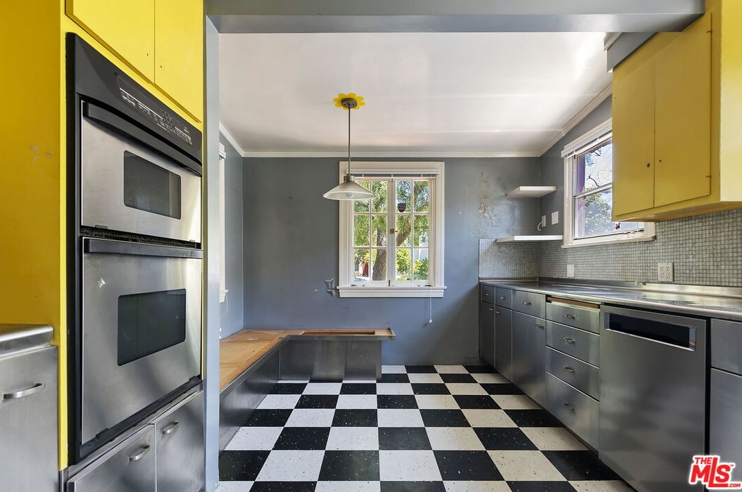 2073 Kerwood Ave, Los Angeles CA  90064-2689 exterior