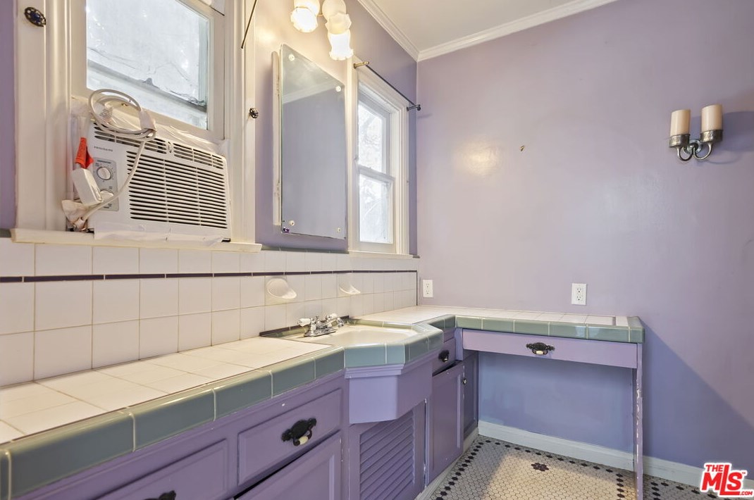 2073 Kerwood Ave, Los Angeles CA  90064-2689 exterior