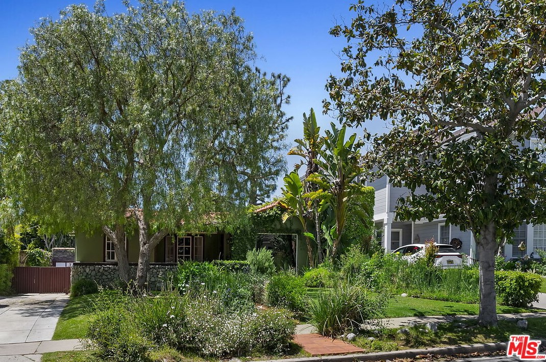 2073 Kerwood Ave, Los Angeles CA  90025-6006 exterior