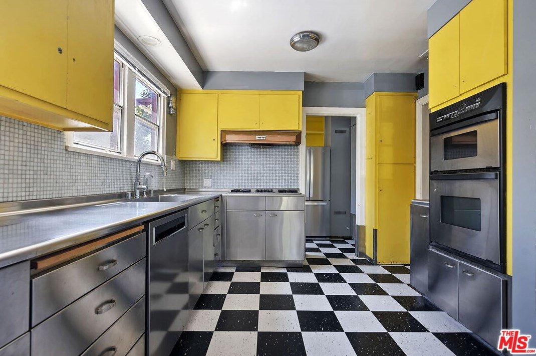 2073 Kerwood Ave, Los Angeles CA  90064-2689 exterior