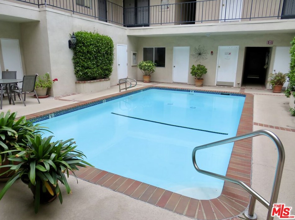 2320 Bentley Ave, Los Angeles CA  90064-3101 exterior