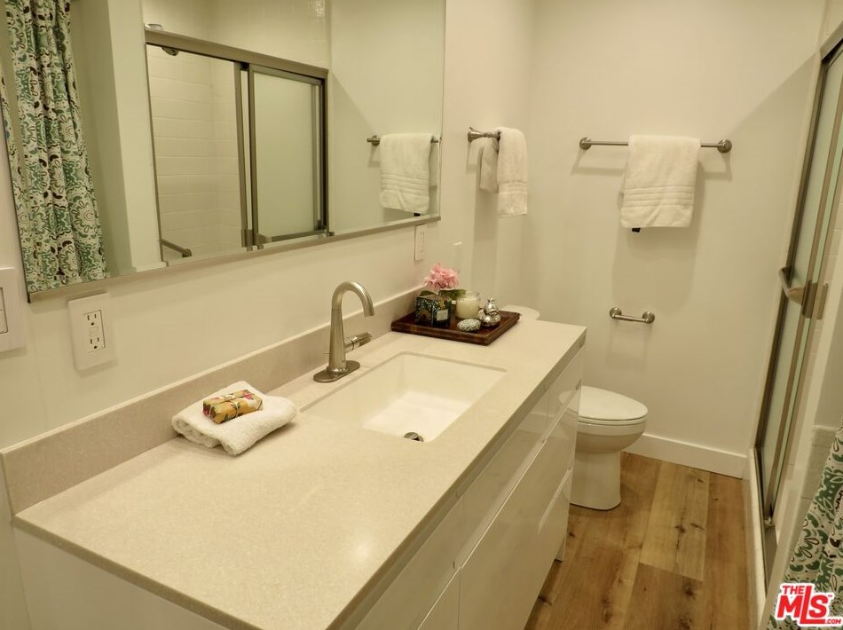 2320 Bentley Ave, Los Angeles CA  90064-3101 exterior