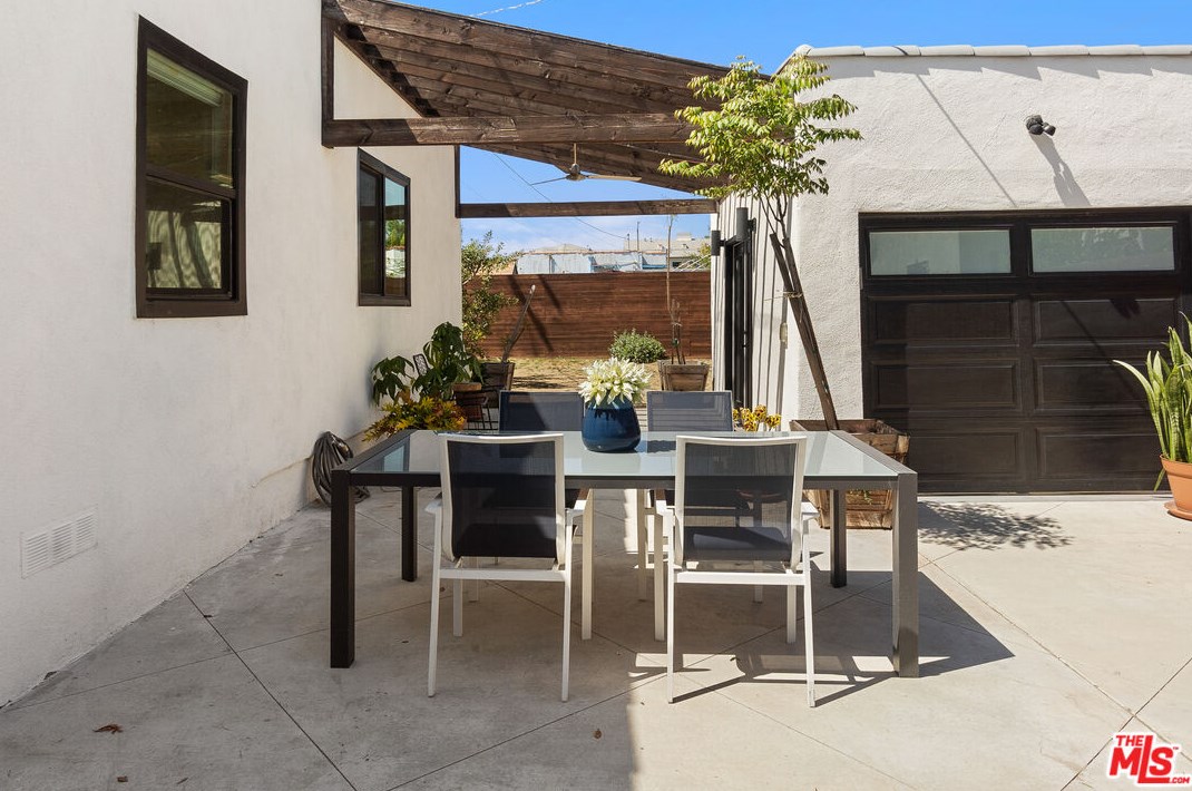 3201 59th Pl, Los Angeles CA  90043-3154 exterior