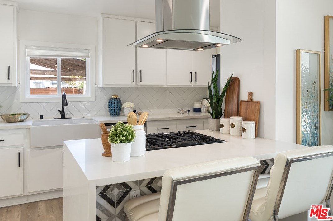 3201 59th Pl, Los Angeles CA  90043-3154 exterior