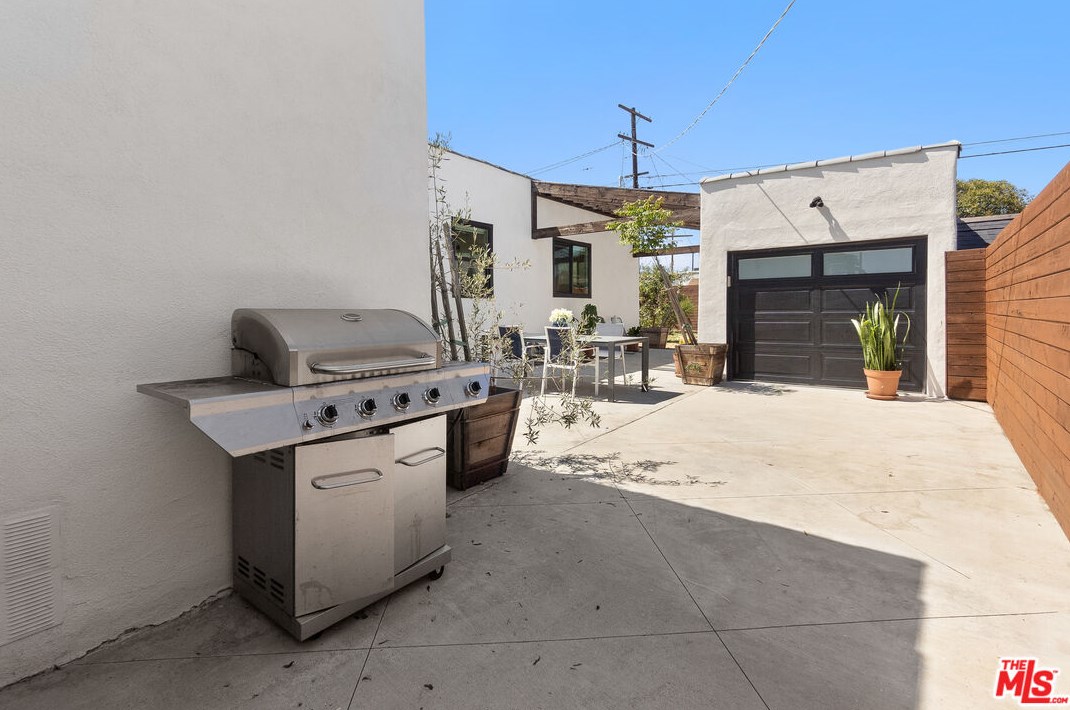 3201 59th Pl, Los Angeles CA  90043-3154 exterior