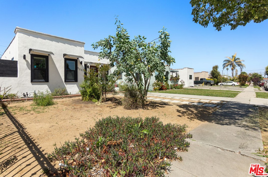 3201 59th Pl, Los Angeles CA  90043-3154 exterior