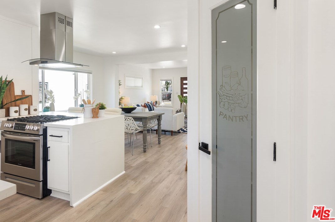 3201 59th Pl, Los Angeles CA  90043-3154 exterior