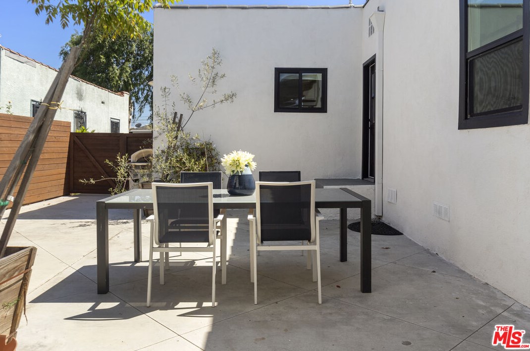 3201 59th Pl, Los Angeles CA  90043-3154 exterior