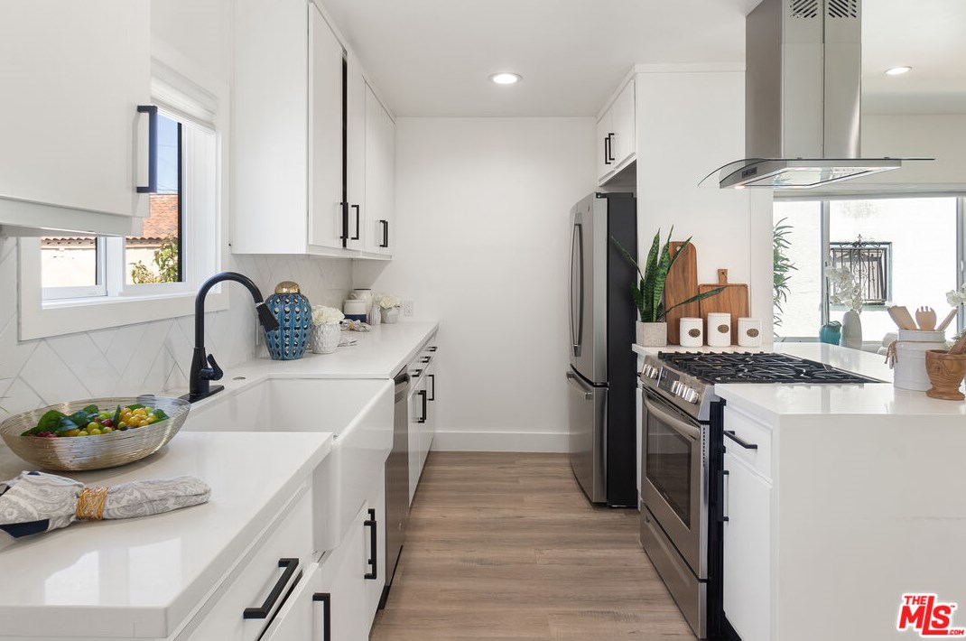 3201 59th Pl, Los Angeles CA  90043-3154 exterior