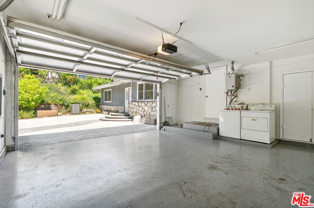 3709 Beechglen Dr, Glendale CA  91214-3238 exterior