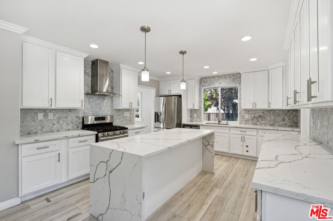 3709 Beechglen Dr, Glendale CA  91214-3238 exterior