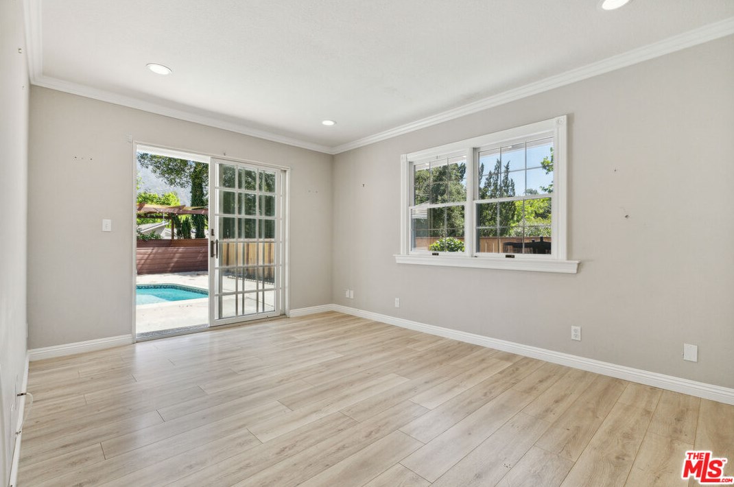 3709 Beechglen Dr, Glendale CA  91214-3238 exterior