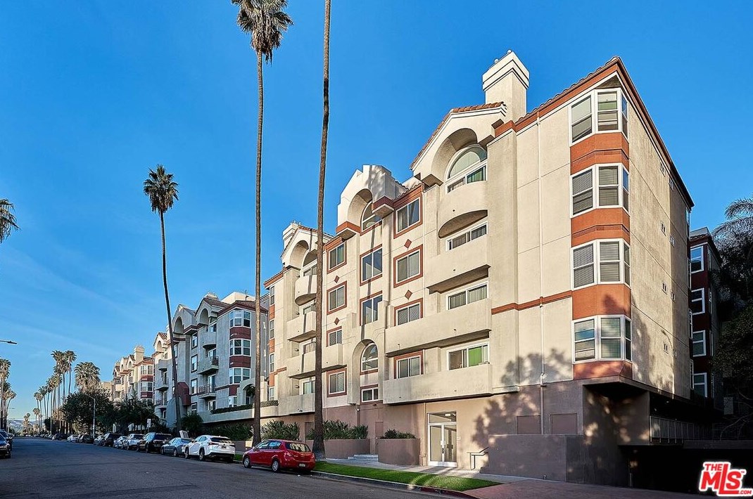 620 Gramercy Pl, Los Angeles CA  90004-1702 exterior