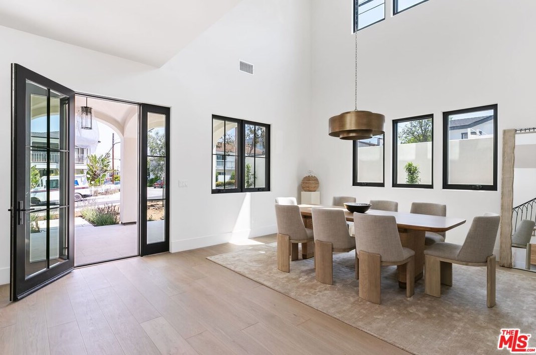 1760 11th St, Manhattan Beach CA  90266-6210 exterior