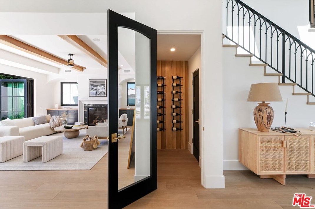 1760 11th St, Manhattan Beach CA  90266-6210 exterior