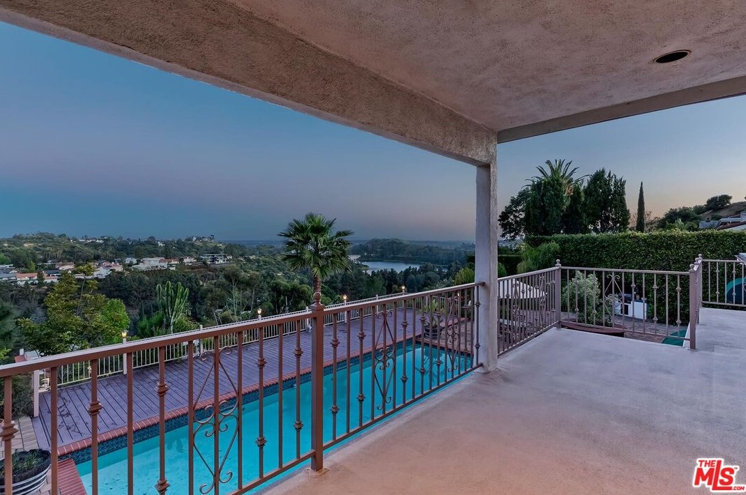 2721 Lake Hollywood Dr, Los Angeles CA  90068-1630 exterior