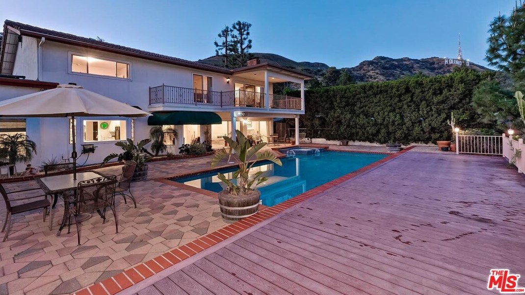 2721 Lake Hollywood Dr, Los Angeles CA  90068-1630 exterior
